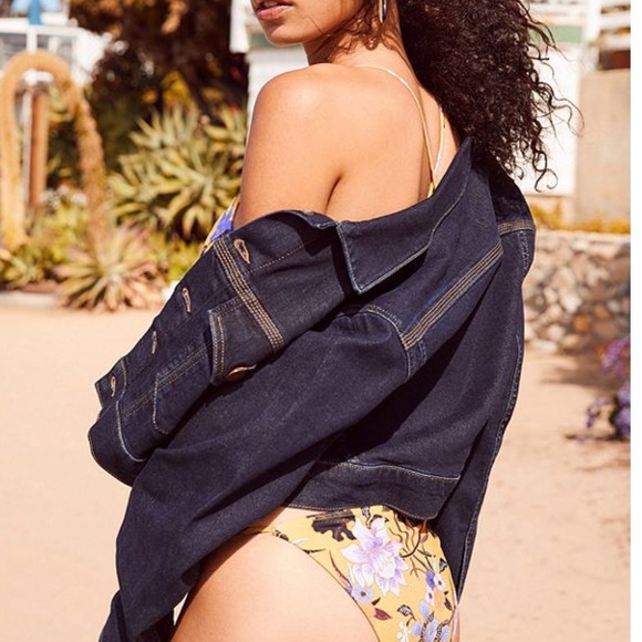 Urban Outfitters Jackets & Blazers - Urban Outfitters boyfriend cropped denim jacket